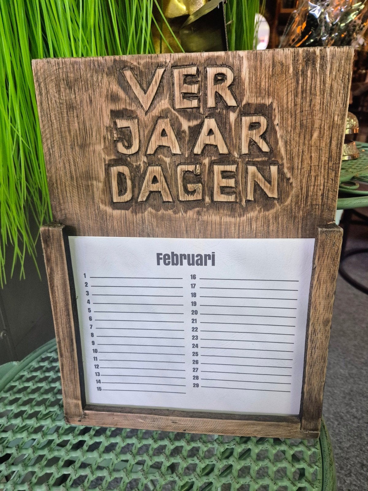 Verjaardagskalender van hout landelijke 
35 cm x 25 cm x 3,5, Helene Livingstyle, Hout, Helenelivingstyle@gmail.com, 7531TJ