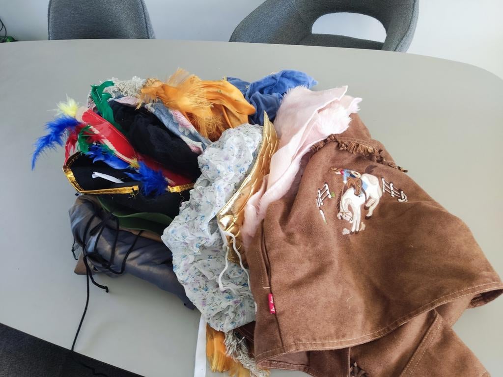 Tas vol verkleedkleren voor de verkleedkist, Kinderen en Baby's, Carnavalskleding en Verkleedspullen, Ophalen of Verzenden