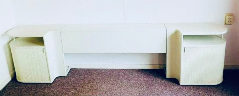 Achterwand met schuifdeurkastjes voor een Auping bed, Ophalen