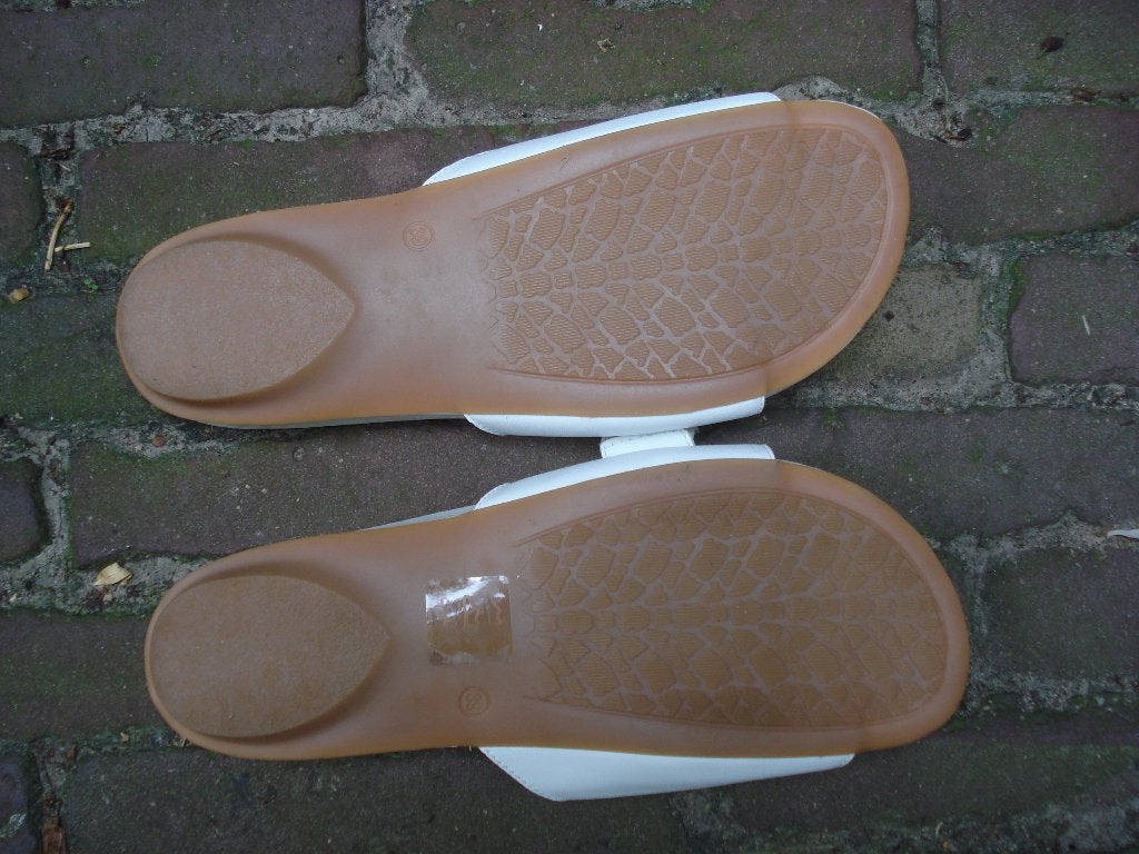 FIRETTI SLIPPERS 39 WIT NIEUW GRATIS VERZENDING PER POST, Slippers, Verzenden, Wit, Nieuw