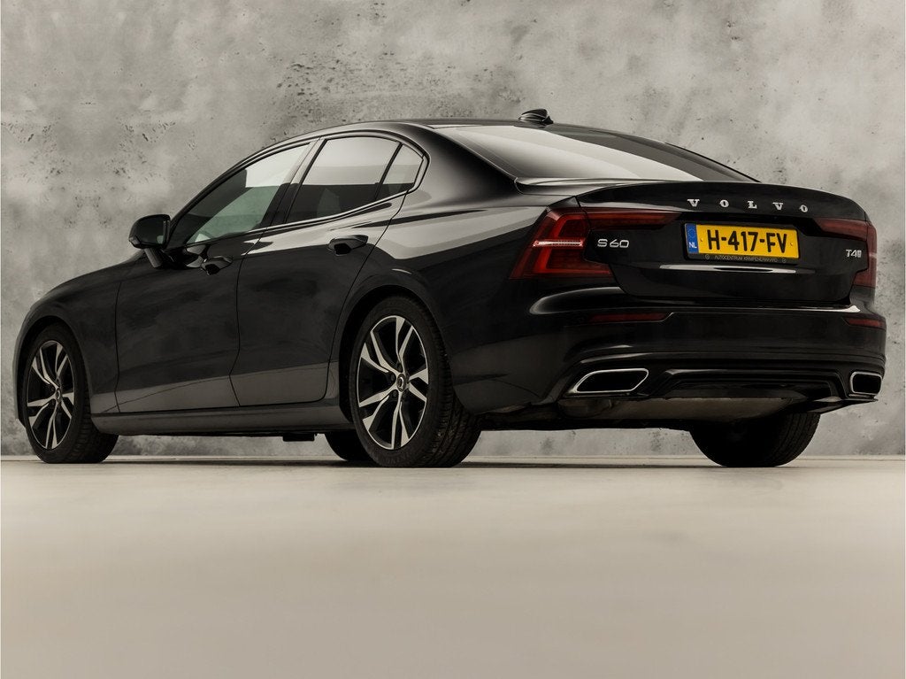 Volvo S60 2.0 T4 R-Design 190Pk Automaat (VIRTUAL COCKPIT, A, 12 maanden, 15 km/l, S60, Zwart