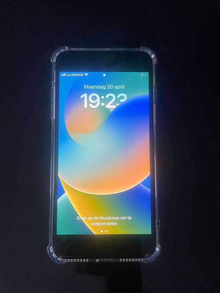 iPhone 8 Plus met hoesje - lichte beschadiging, Telecommunicatie, Mobiele telefoons | Apple iPhone, Gebruikt, IPhone 8 Plus, Zwart