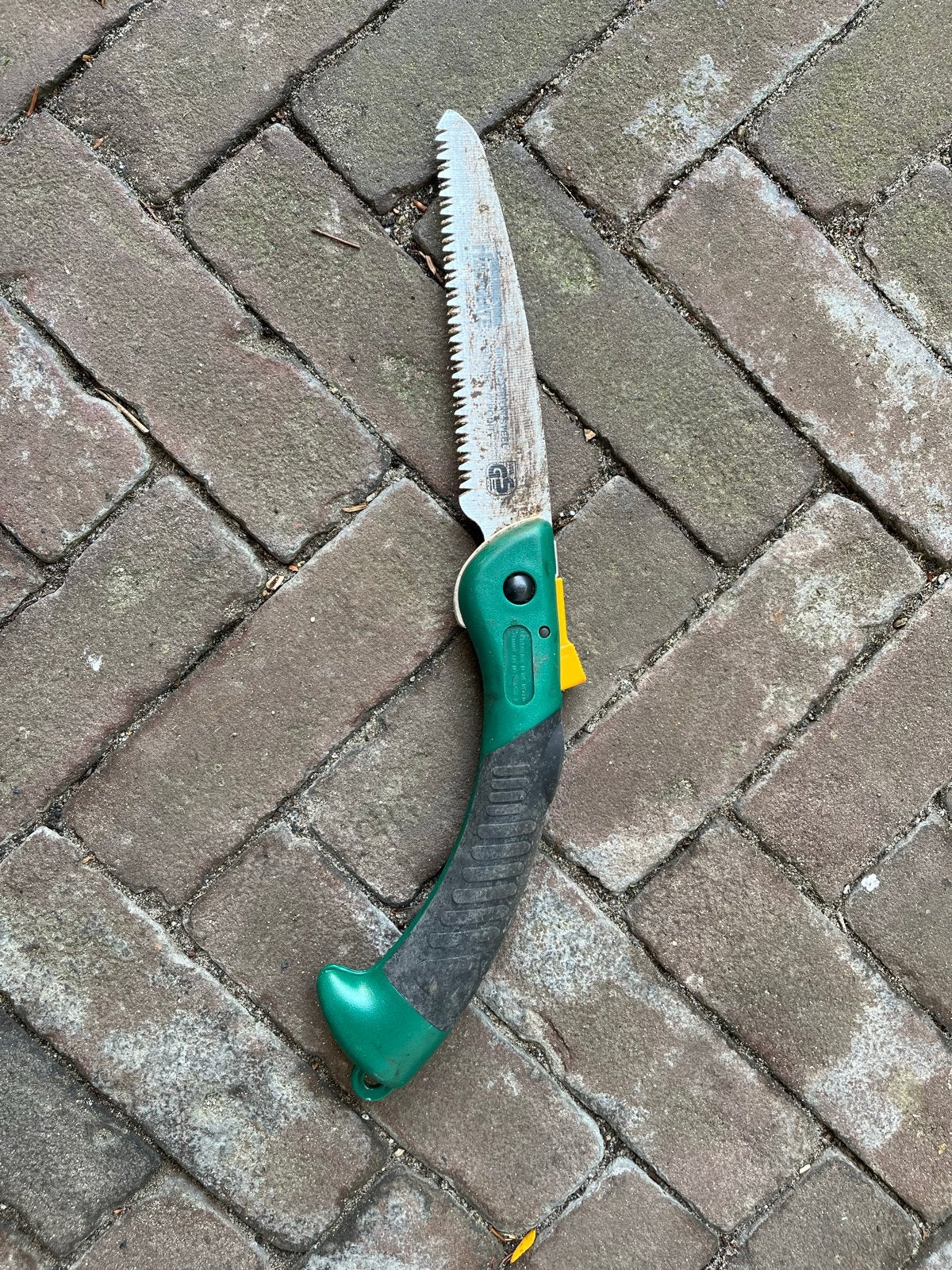 Handige opvouwbare takkenzaag voor tuinwerk, Ophalen of Verzenden, Gebruikt, Takkenzaag