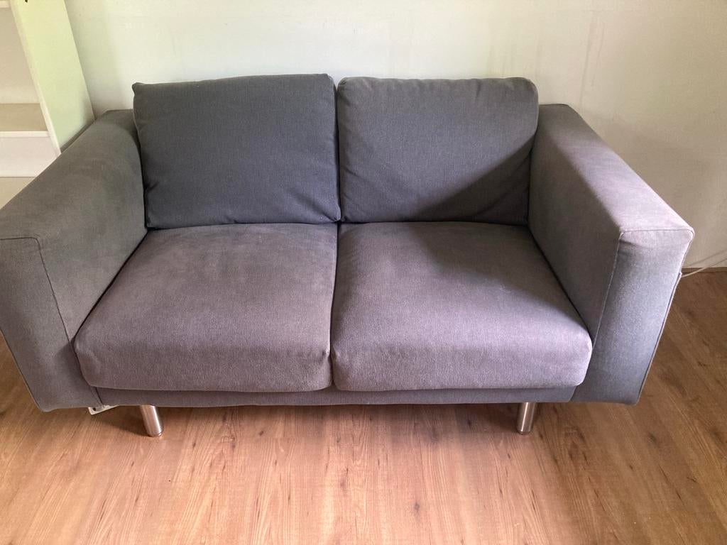 Mooie grijze tweezitsbank, Ophalen, 150 tot 200 cm, Tweepersoons, 75 tot 100 cm