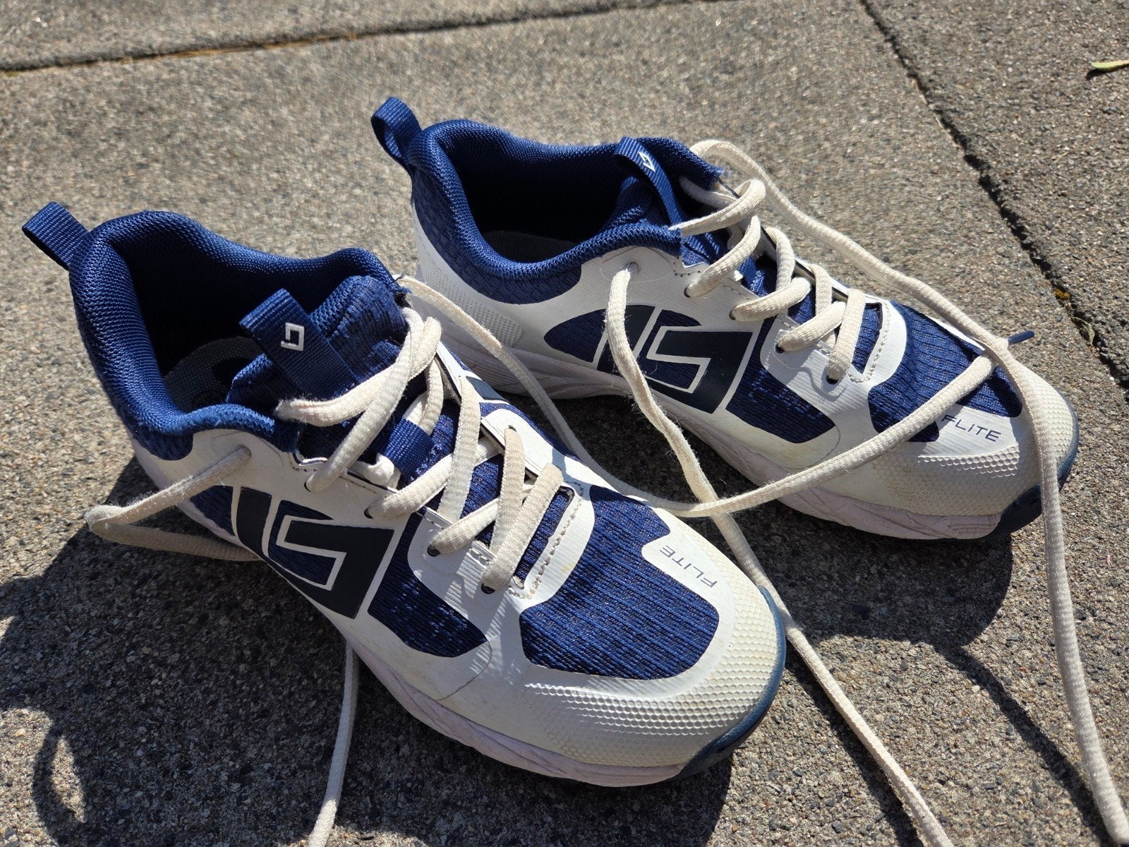 Brabo hockey(korfbal)schoenen wit/blauw - Maat 35, Ophalen of Verzenden, Gebruikt