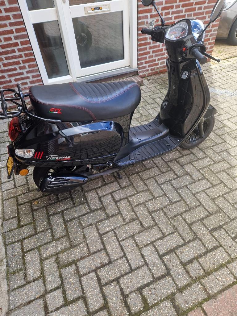 GTS Toscane Pure scooter 2024 incl. 2 helmen en kettingslot, Fietsen en Brommers, Brommers | Overige merken, Ophalen, Gts, Maximaal 45 km/u