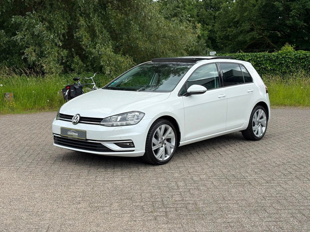 Volkswagen Golf 1.0 TSI Highline PANO I NAVI I CLIMA I UNIEK, Gebruikt, Automatische klimaatregeling, 1137 kg, Wit
