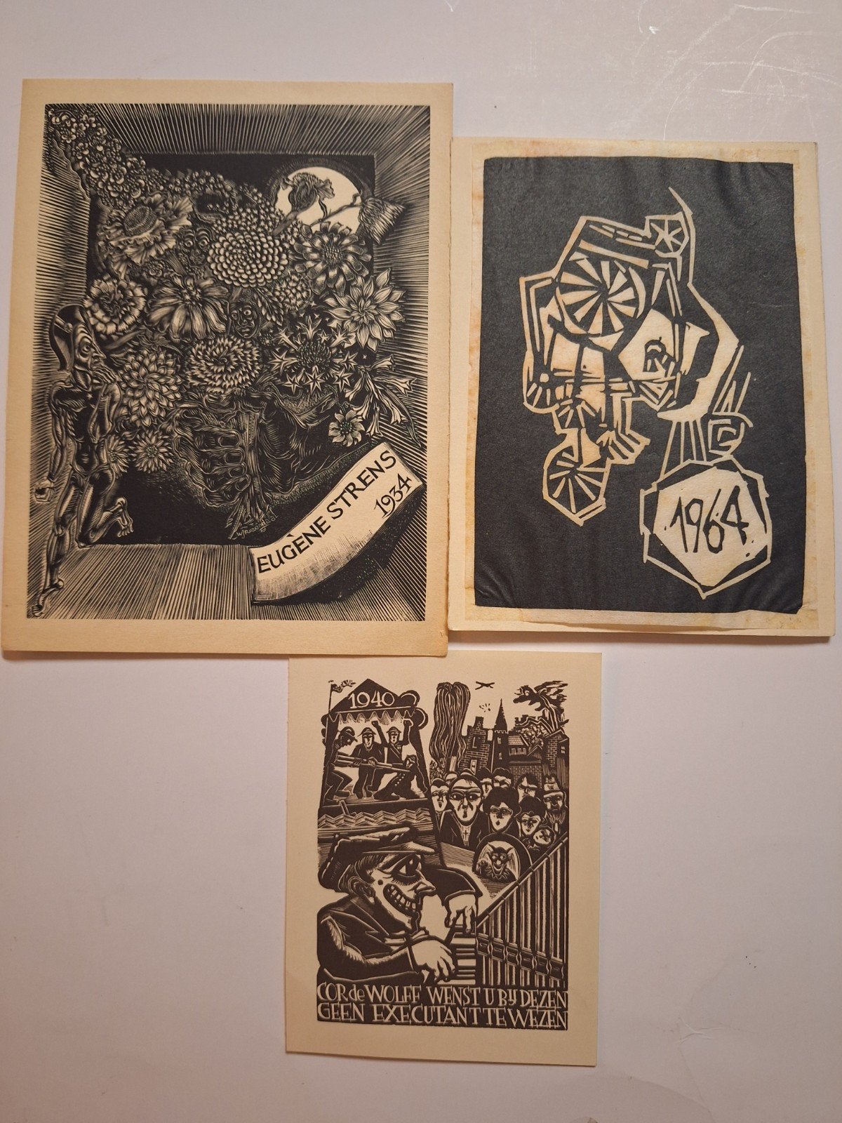 3 Houtsneden: Bloemen, Abstract en Oorlogstaferelen, Antiek en Kunst, Kunst | Etsen en Gravures, Dagelijks leven, Met tekst, Ophalen of Verzenden