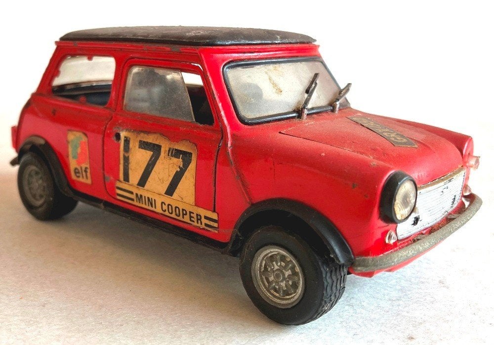 Mini Cooper rood Politoys 582 schaal 1:25., Hobby en Vrije tijd, Ophalen of Verzenden, Gebruikt, Auto, Overige merken