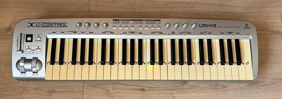 Behringer USB/MIDI‑controller keyboard, Muziek en Instrumenten, Midi-apparatuur, Ophalen, Gebruikt