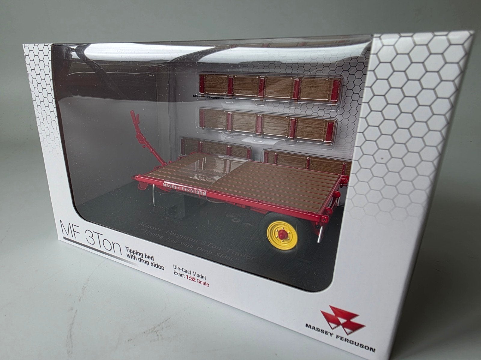 MASSEY FERGUSON 3 TON TRAILER 1:32, Hobby en Vrije tijd, Ophalen of Verzenden, Nieuw, Tractor of Landbouw, Universal Hobbies