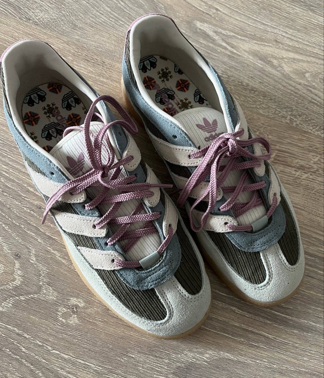 Adidas sneakers Handball Spezial in Nieuwstaat, Ophalen of Verzenden, Zo goed als nieuw, Overige kleuren, Sneakers of Gympen