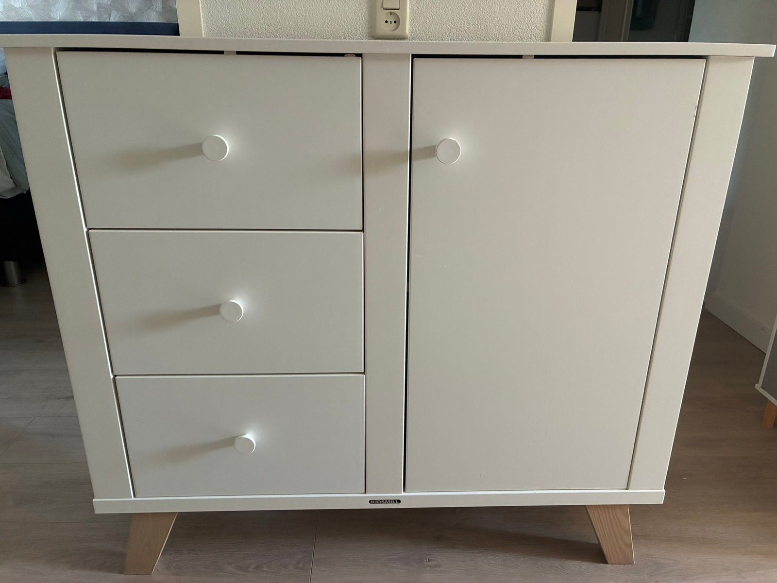 Kidsmill Lars commode wit/ naturel  inclusief bladvergroter, Kinderen en Baby's, Ophalen, Gebruikt, 50 tot 70 cm, 100 cm of meer
