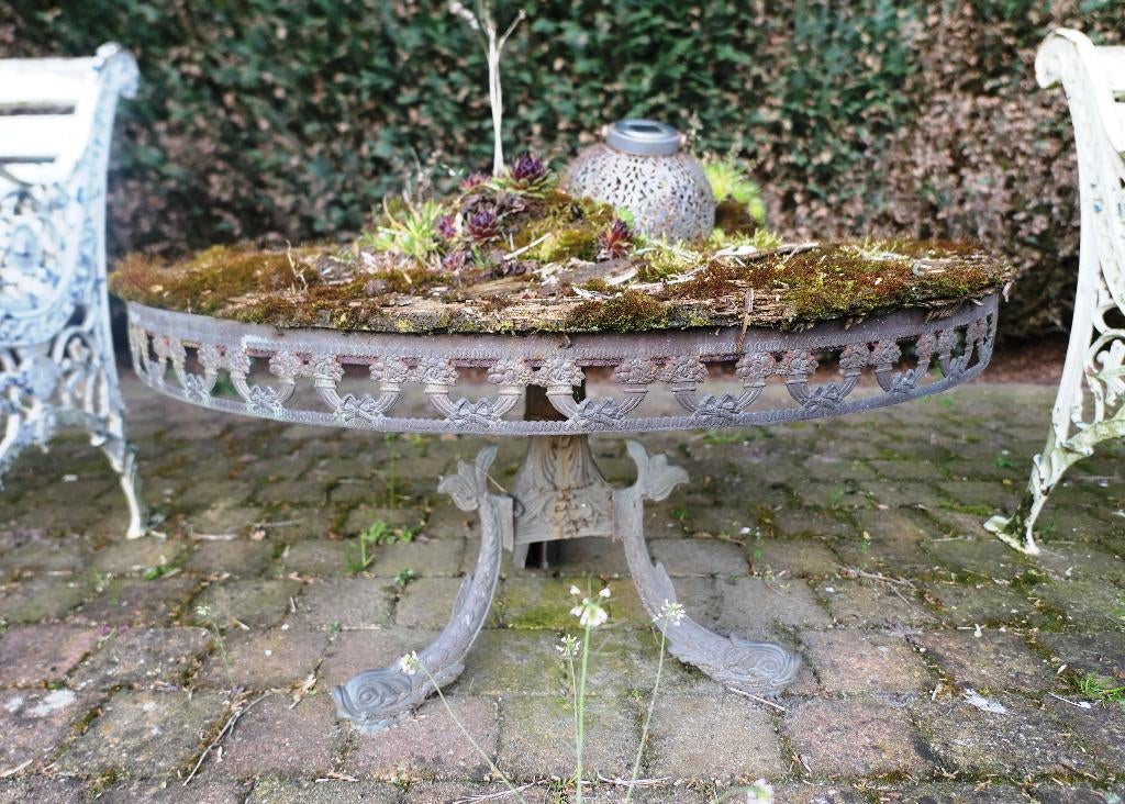 Bistro tuintafel met sierrand bedekt met planten, Ophalen, Gebruikt, Rond, Metaal