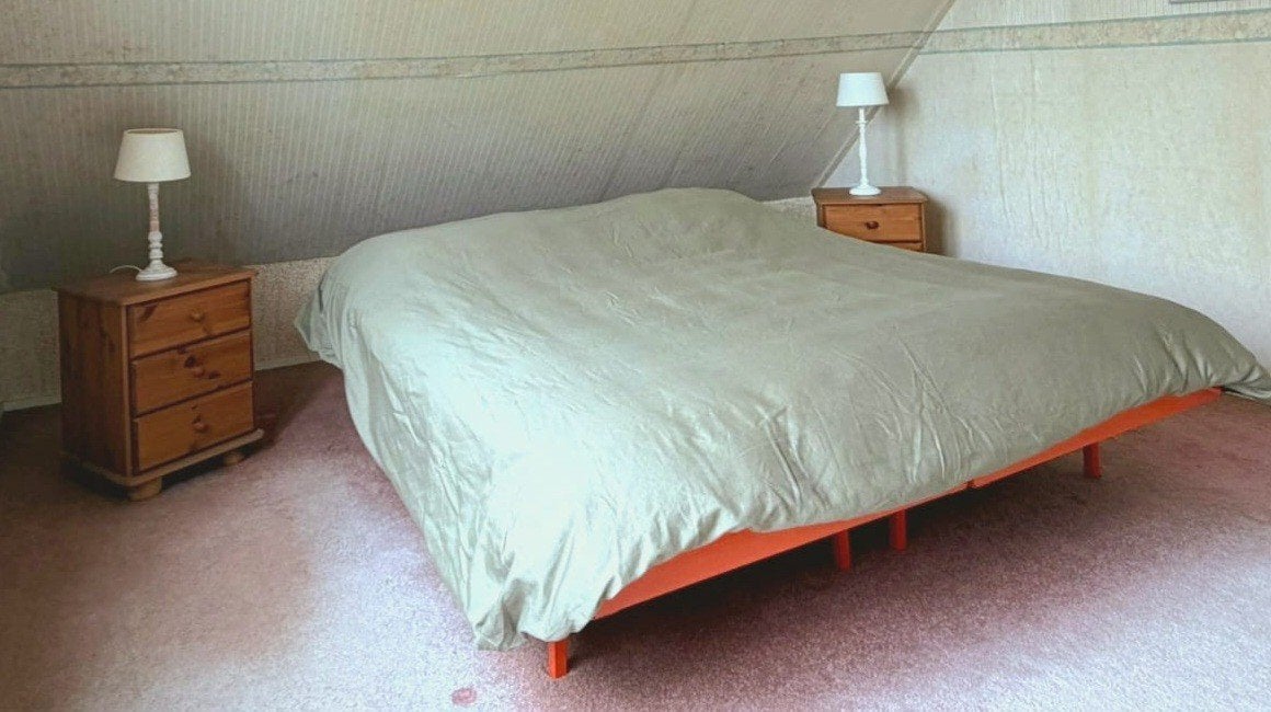 Twee eenpersoonsbedden oranje metaal 80x190 cm, Huis en Inrichting, Ophalen, Gebruikt, 190 cm of minder, 80 cm