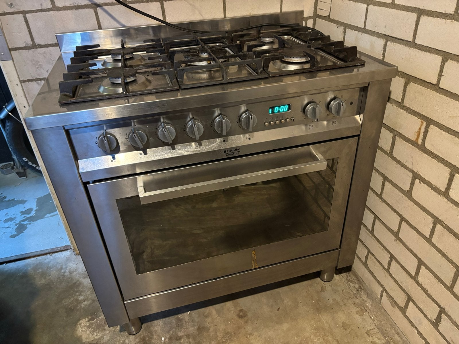 Hotpoint Ariston Vrijstaand Gasfornuis met Oven, Witgoed en Apparatuur, Fornuizen, Gebruikt, 60 cm of meer, Gas, Vrijstaand