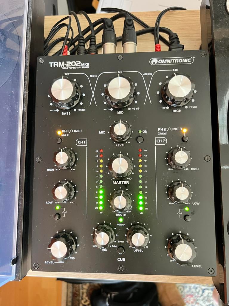 Omnitronic TRM-202 MK3 Rotary Mixer - Zo goed als nieuw, Ophalen, Zo goed als nieuw, Minder dan 5 kanalen, Microfooningang