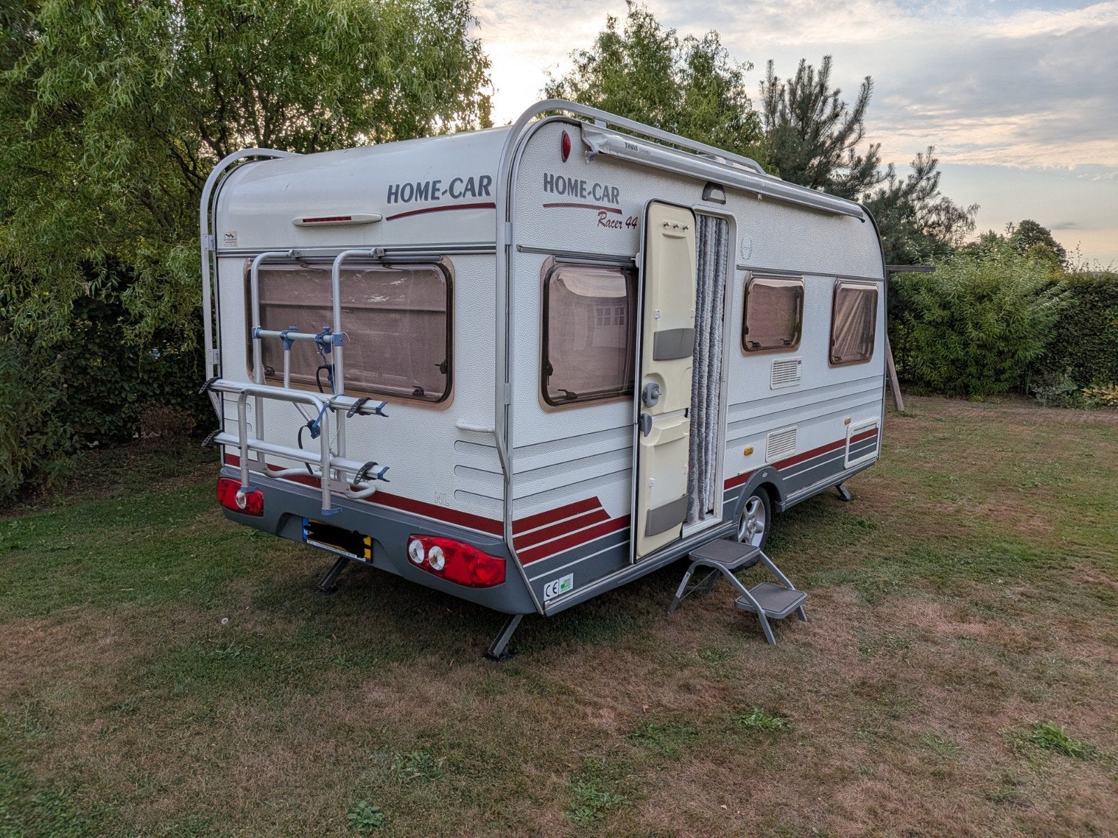 Home-car (chateau) racer 44 caravan, Caravans en Kamperen, Chateau, Kachel, Rondzit, Dwarsbed