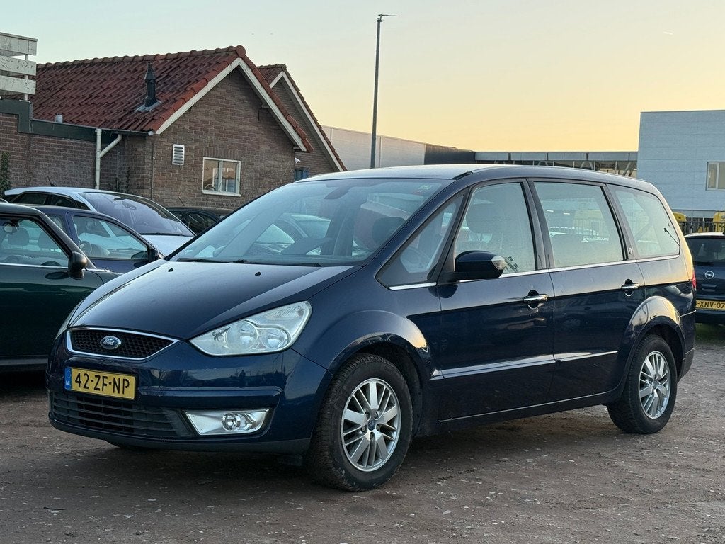 Ford Galaxy 2.0-16V Ghia/ 7PRSN/ NIEUWE APK, Auto's, Ford, Voorwielaandrijving, Gebruikt, Blauw, 7 stoelen