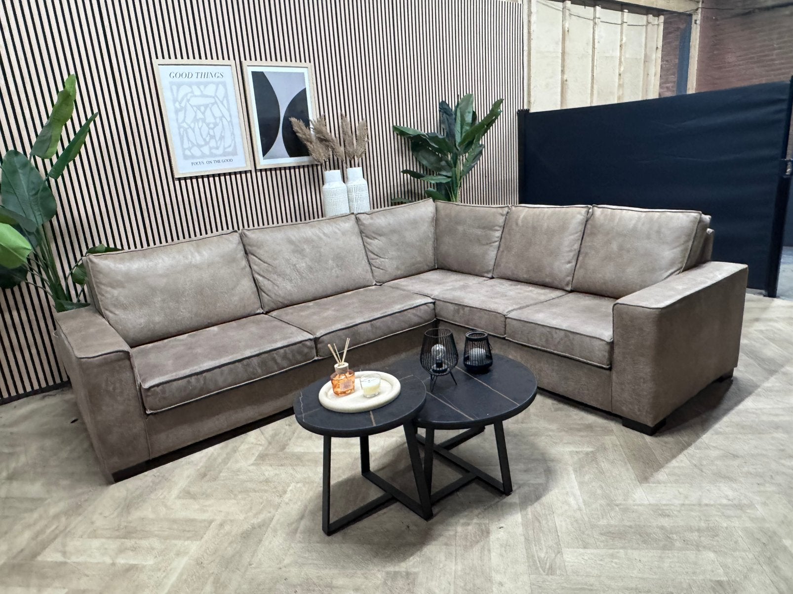 ZGAN | Het Anker Hoekbank Microleer - Taupe - 285 x 235, 250 tot 300 cm, -, -, Hoekbank