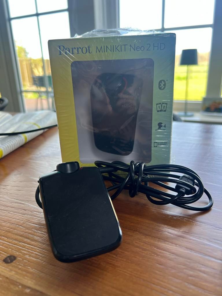 Parrot MINIKIT Neo 2 HD carkit, Auto diversen, Carkits, Ophalen, Zo goed als nieuw