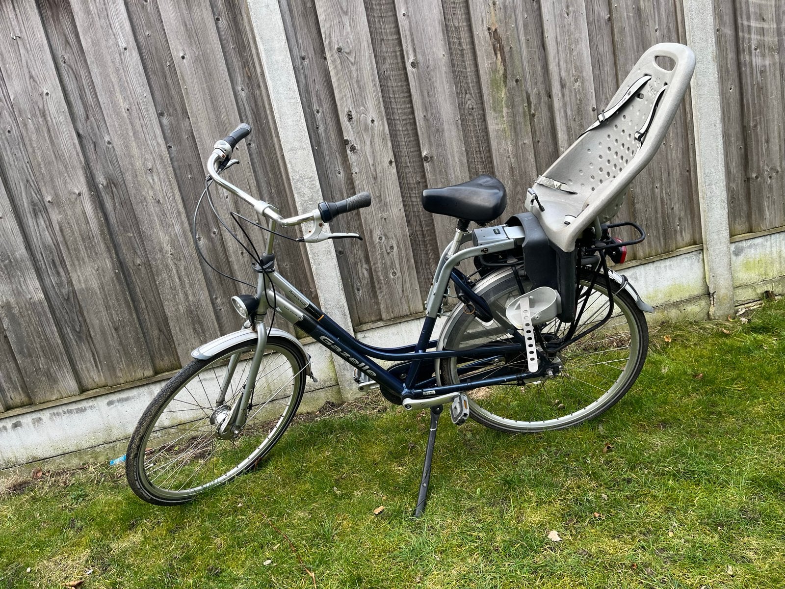 Gazelle damesfiets met Yepp kinderzitje, Fietsen en Brommers, Fietsen | Dames | Damesfietsen, Velgrem, Ophalen of Verzenden, Gazelle