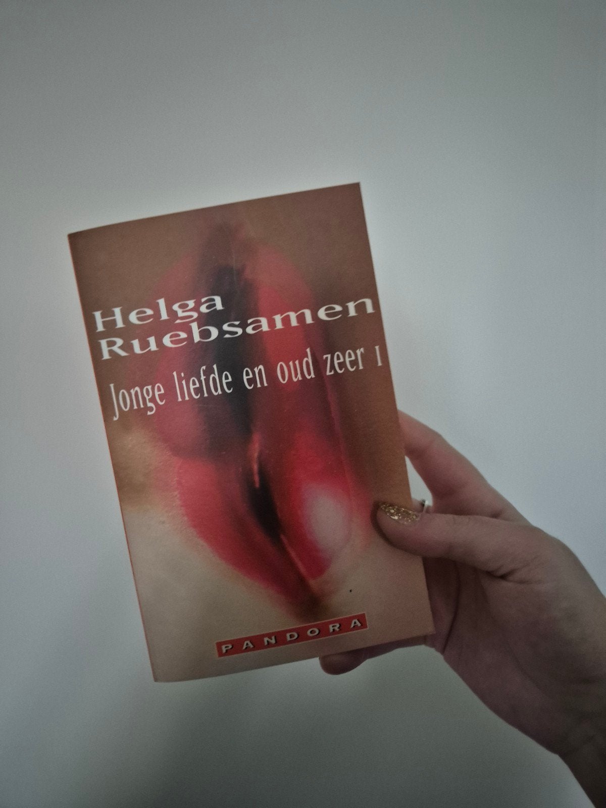 Helga Ruebsamen - jong liefde en oud zeer boek, Ophalen of Verzenden