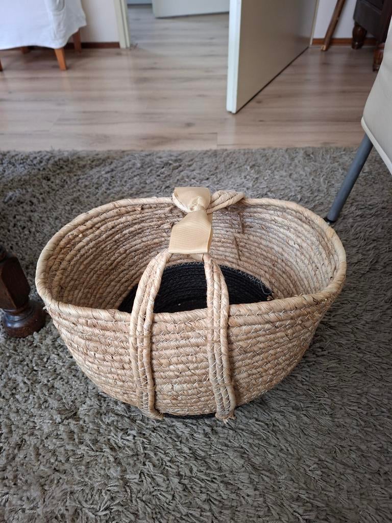 Leuke mand, Ophalen, Zo goed als nieuw, Ovaal, Riet