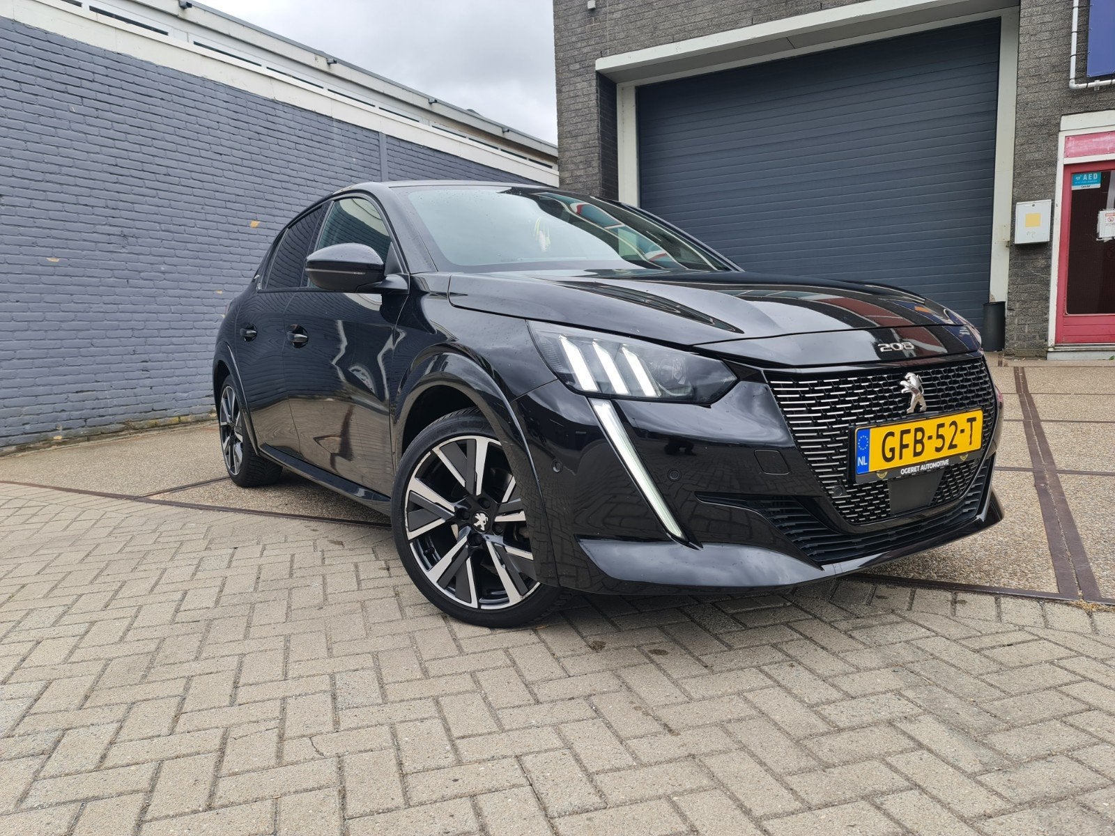 Peugeot 208 1.2  130PK  GT-Line LEDER MASSAGE NAVI CAMERA A, Auto's, Dealer onderhouden, 1133 kg, Zwart, 130 pk