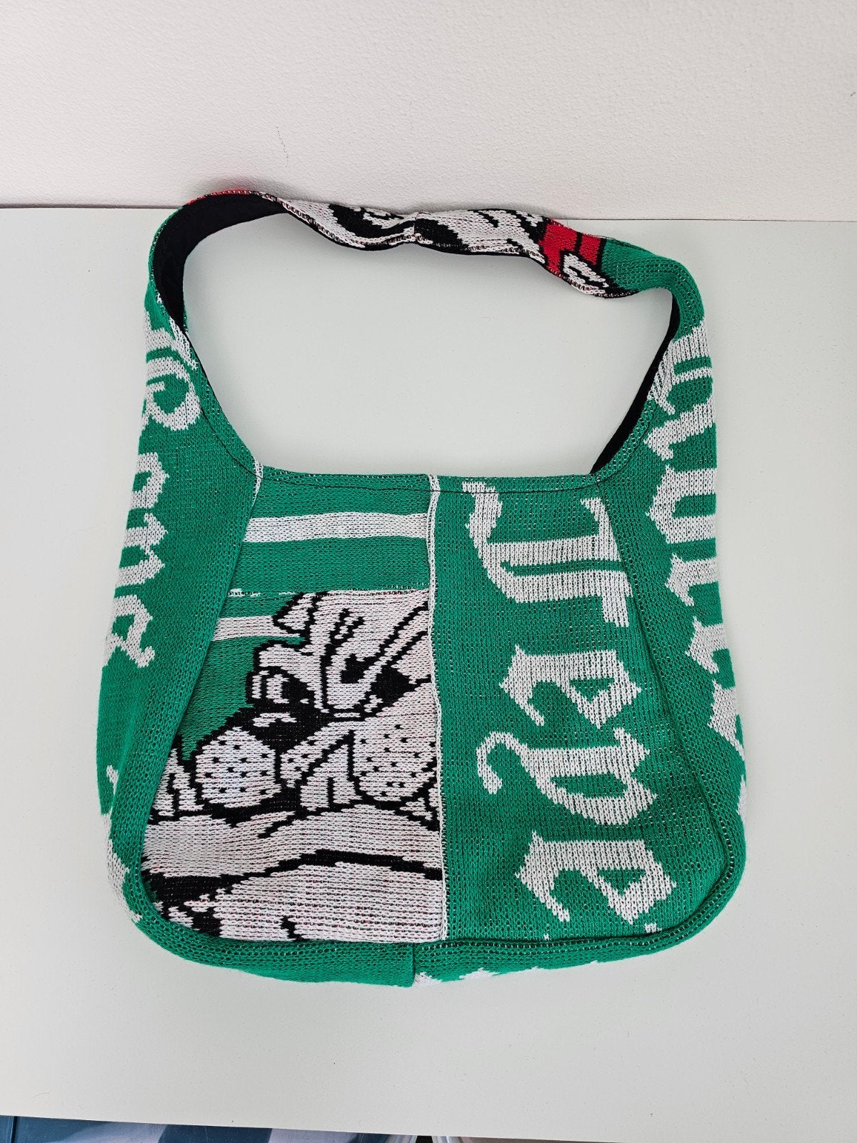 Unieke Groene Upcycled Schoudertas Feyenoord, Sieraden, Tassen en Uiterlijk, Ophalen of Verzenden, Zo goed als nieuw, Groen, Schoudertasje