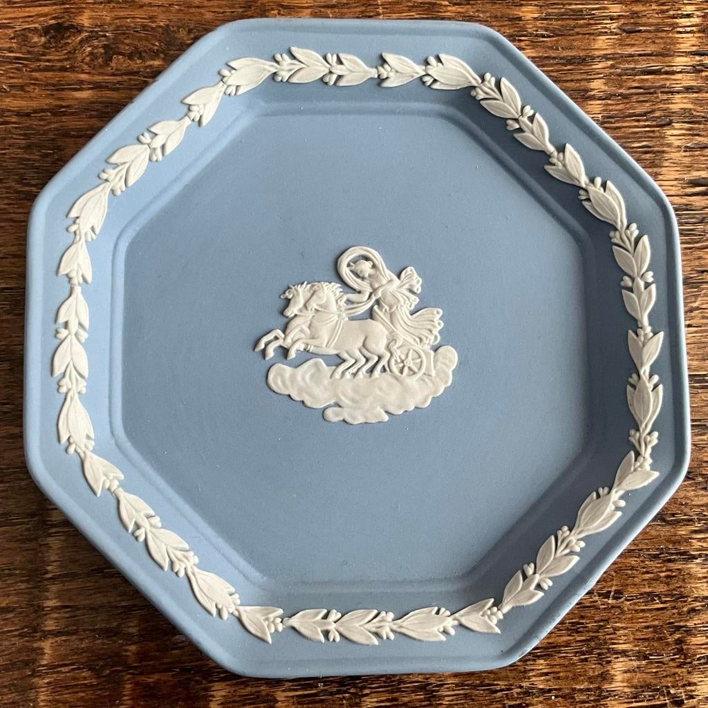 Wedgewood Jasperware achthoekig bordje van 12 cm lichtblauw, Antiek en Kunst, Antiek | Keramiek en Aardewerk, Ophalen