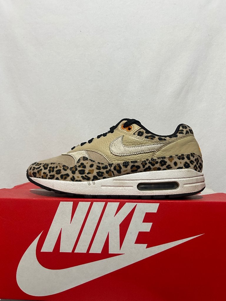 Maat 42,5 - Nike Air Max 1 Premium Leopard, Kleding | Dames, Schoenen, Overige kleuren, Verzenden, Nike, Sneakers of Gympen