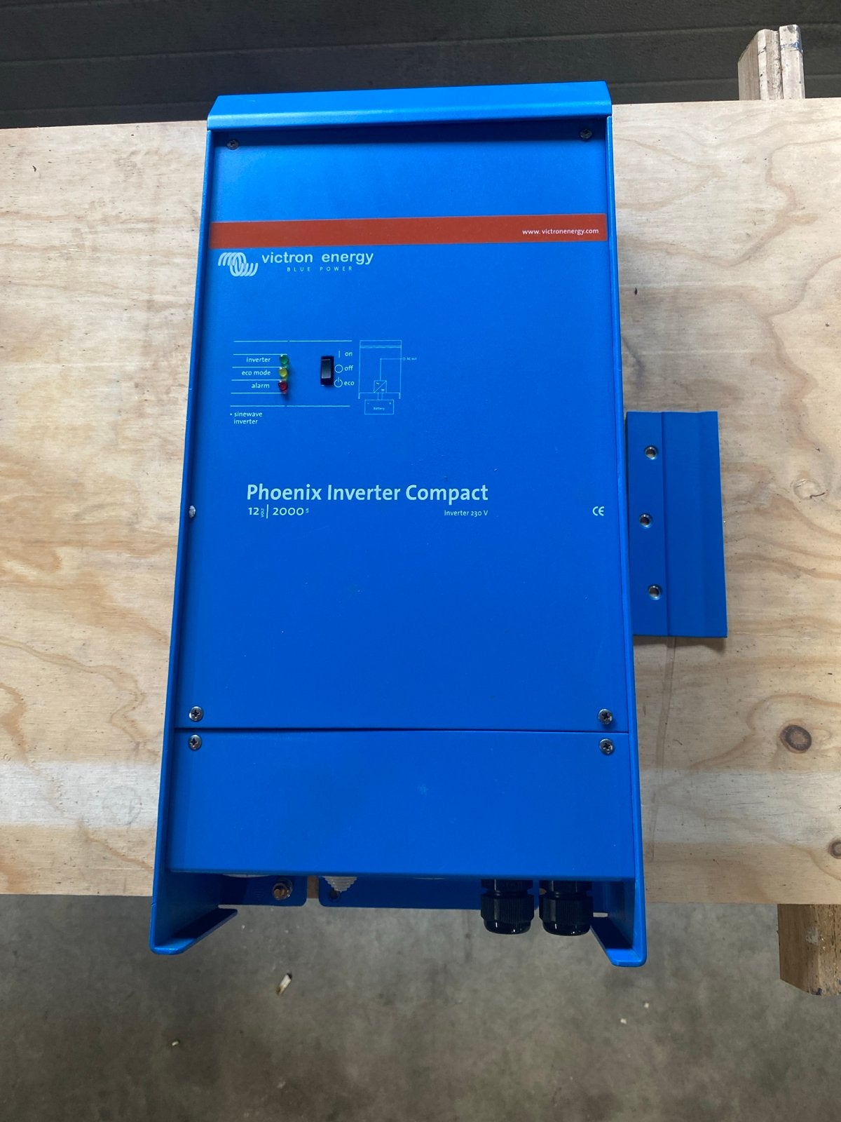 Victron Energy Phoenix Inverter Compact 12|2000, Ophalen of Verzenden, Zo goed als nieuw