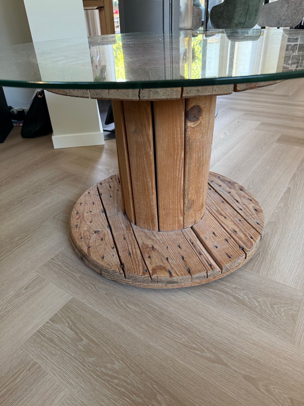 Unieke salon tafel van kabelhaspel met glazen blad, Huis en Inrichting, Tafels | Salontafels, Ophalen, Gebruikt, 50 tot 75 cm