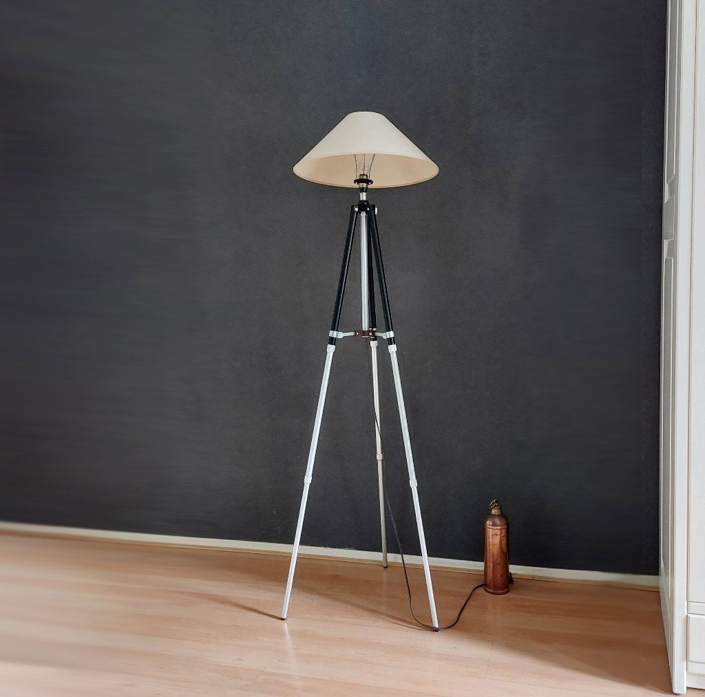 Industriele driepoot lamp statief studio vloerlamp, Industrieel, vintage, retro, mid century modern, E14 (klein), Ophalen of Verzenden