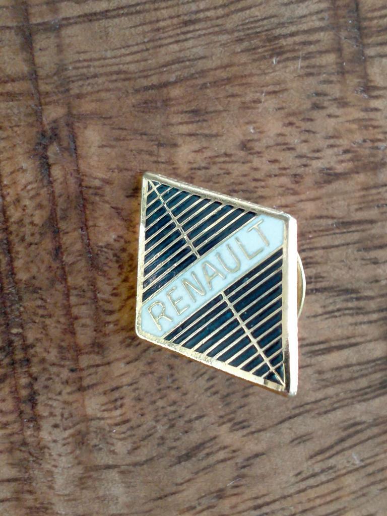 Renault logo auto merk voertuig pin reclame KLEIN, Verzamelen, Speldjes, Pins en Buttons, Verzenden, Zo goed als nieuw, Transport
