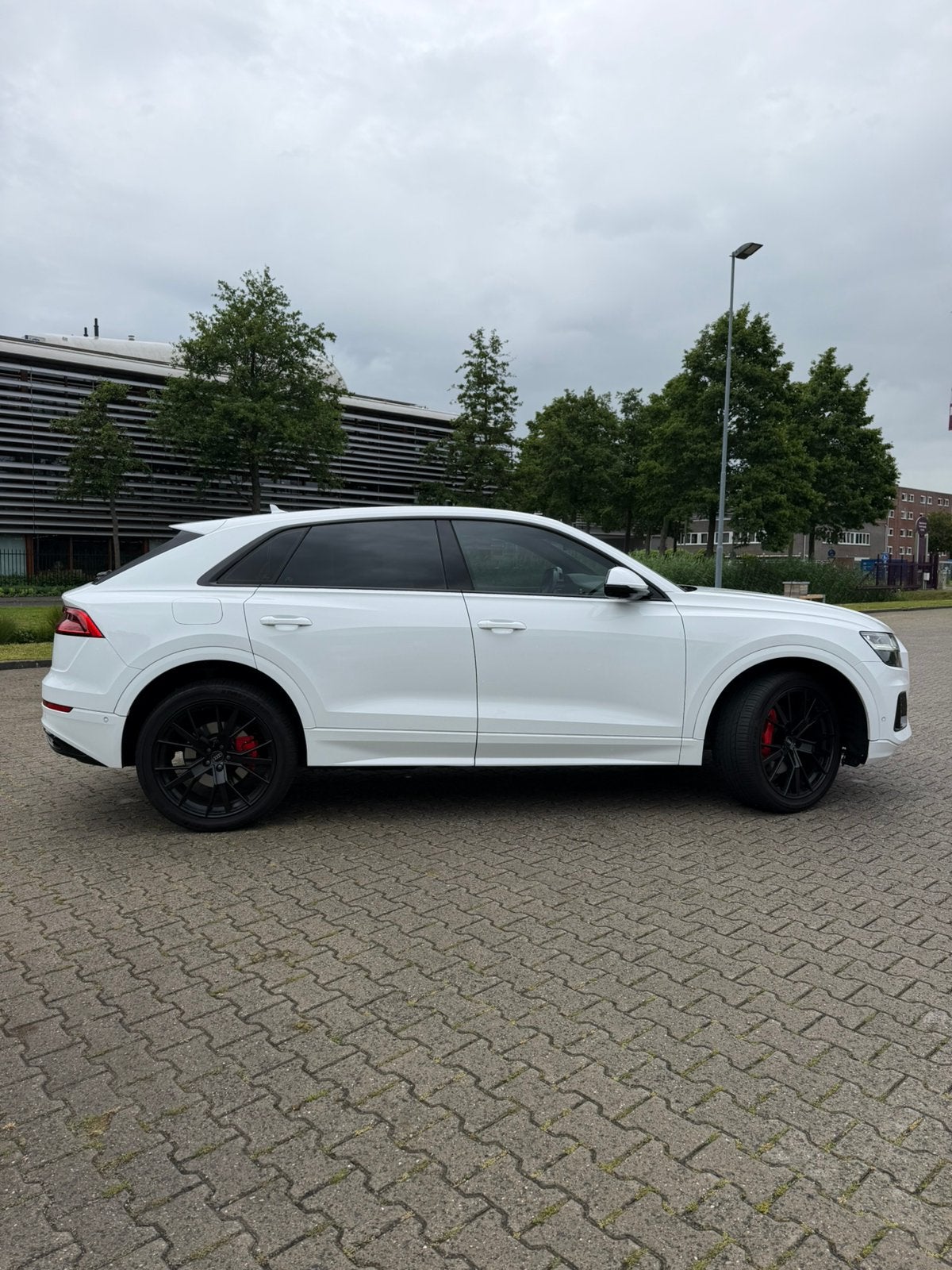Audi Q8 55 Tfsi Quattro 340pk Tiptronic 2019 Wit BTW, Auto's, Automaat, Dealer onderhouden, Euro 6, 2080 kg