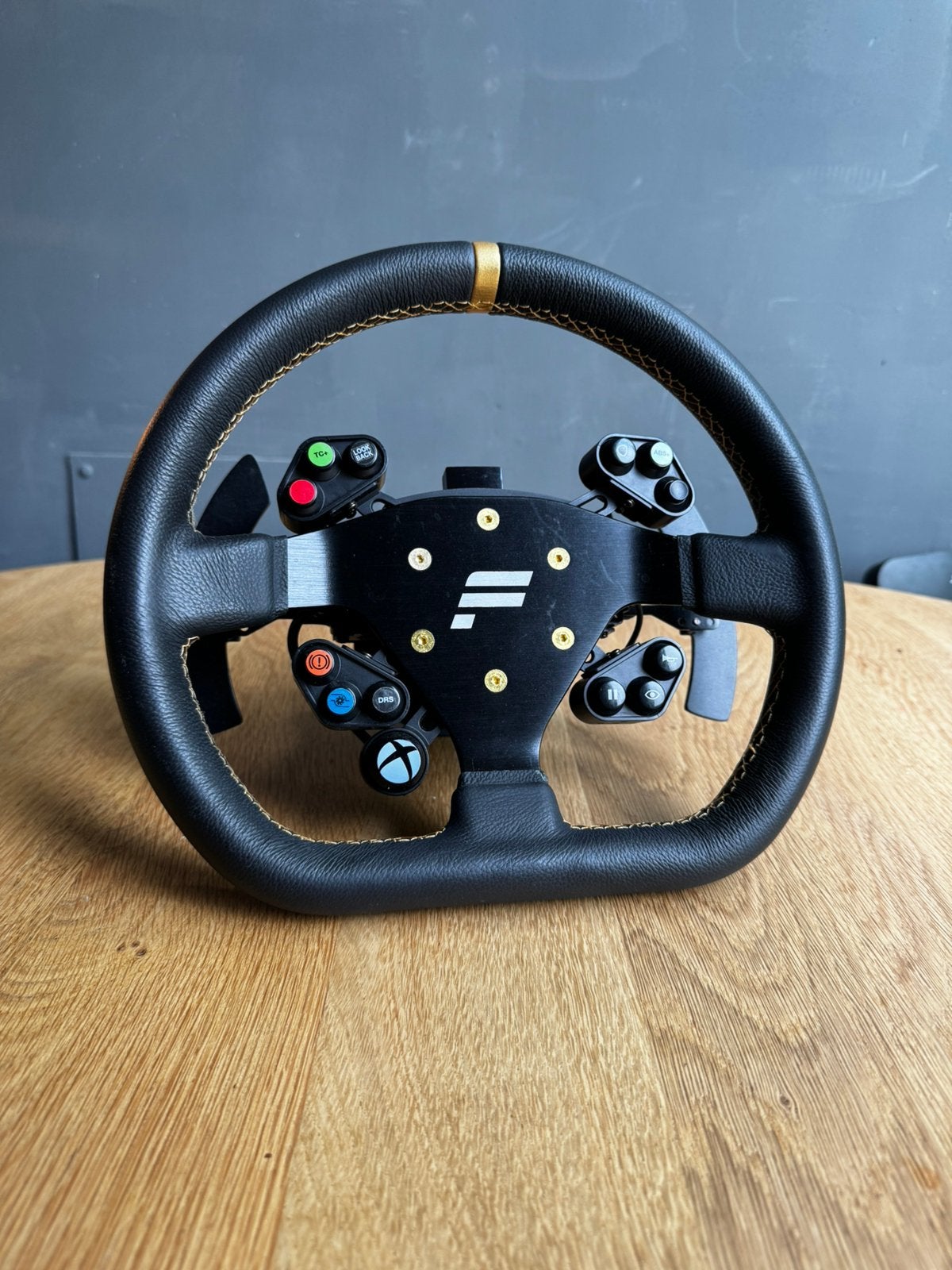 Fanatec Xbox Universal Hub V2 + Stuur + QR2 Lite | PC & Xbox, Fanatec, ., Ophalen of Verzenden, Zo goed als nieuw