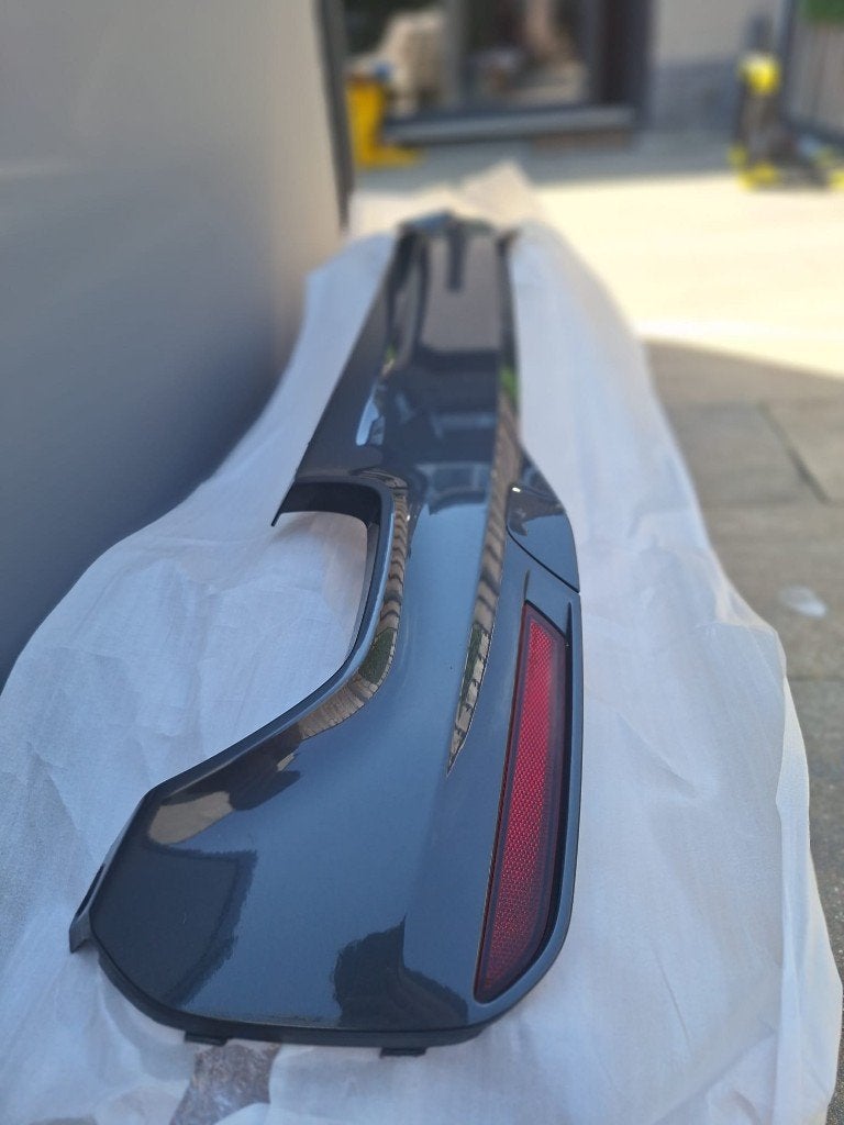 Origineel BMW 530i 2018 bumper / diffuser met onderplaat, Ophalen, Gebruikt, Voor, Bumper