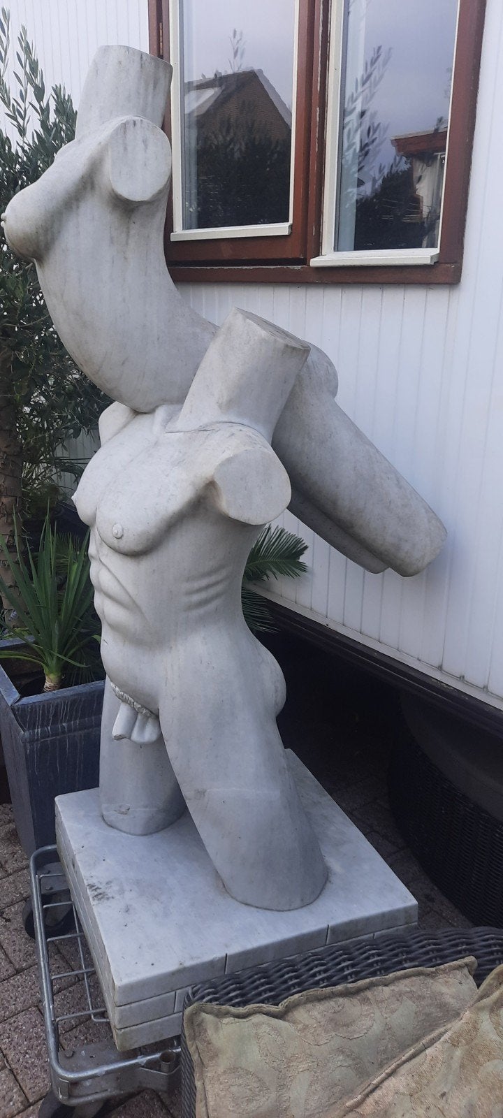 Abstracte torso sculptuur van marmer, Antiek en Kunst, Ophalen, Weerbestendig, 1 meter - 2 meter, Overige materialen