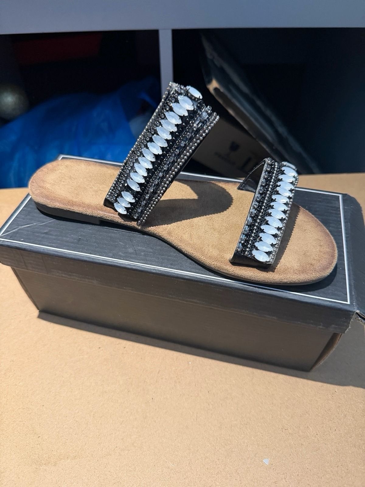 Bellucci Slippers met kralen - Maat 37, Kleding | Dames, Ophalen of Verzenden, Nieuw, Zwart, Slippers