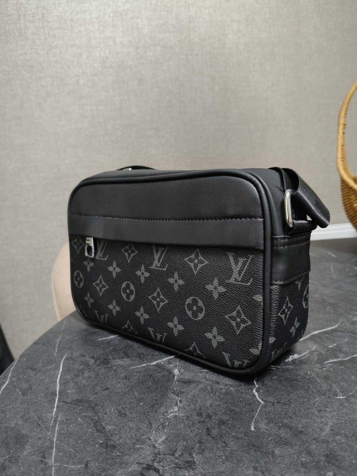 Louis Vuitton Mannentas - Stijlvol en Compact, Sieraden, Tassen en Uiterlijk, Tassen | Rugtassen, Minder dan 30 cm, 25 tot 40 cm
