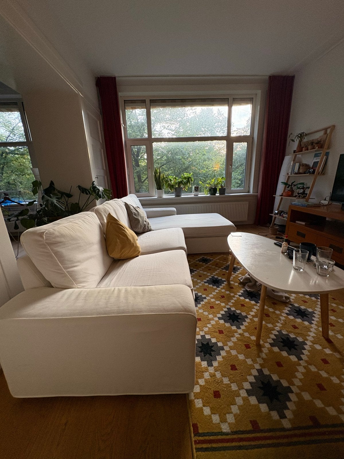 IKEA witte hoekbank met chaise longue, 250 tot 300 cm, Hoekbank, Ophalen of Verzenden, Zo goed als nieuw