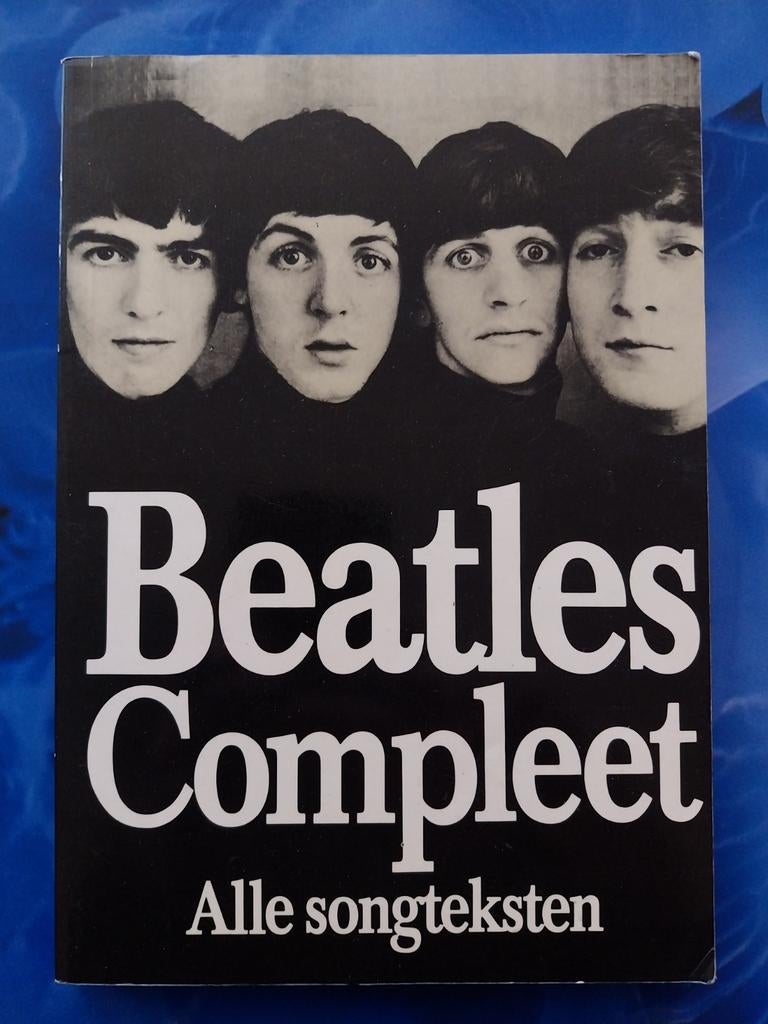 boek BEATLES - Beatles compleet- alle songteksten, Ophalen of Verzenden, Gelezen, Artiest