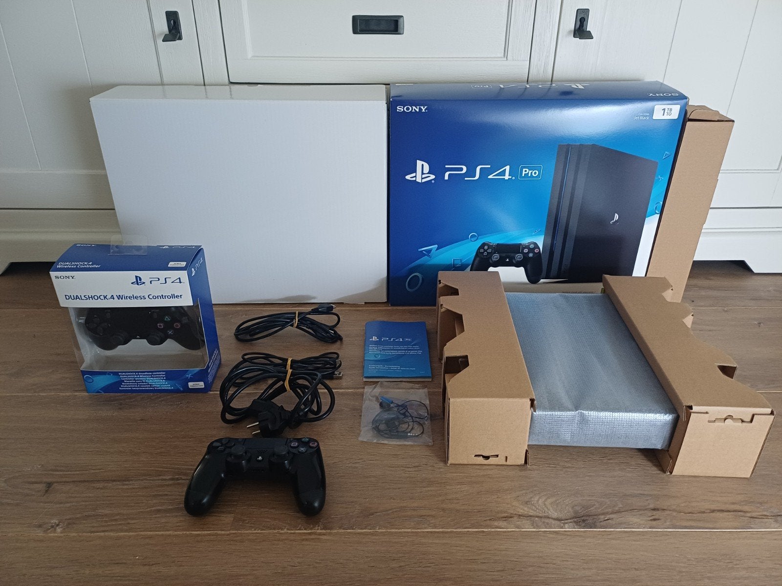 Sony PlayStation 4 Pro 1TB - Incl DualShock - ZGAN - CIB, Spelcomputers en Games, Spelcomputers | Sony PlayStation 4, Verzenden