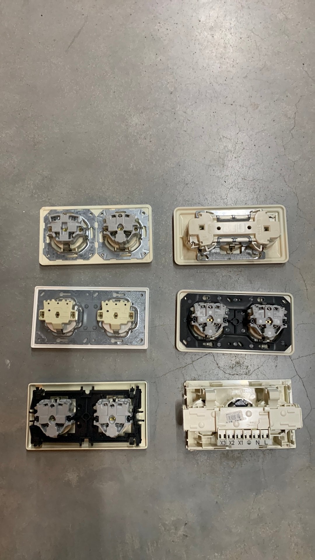 Partij 250+ 2v wandcontactdozen, Gira, Jung, PH, Gebruikt, Ophalen, Gebruikt, X, Stopcontact
