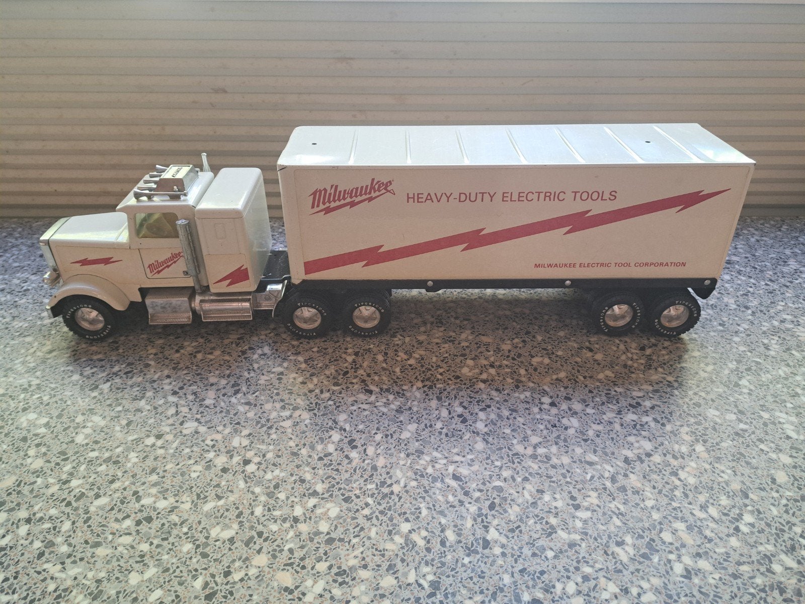 Nylint Milwaukee Electric Tools semi-truck, vrachtwagen, Ophalen of Verzenden, Gebruikt, Bus of Vrachtwagen, Overige merken