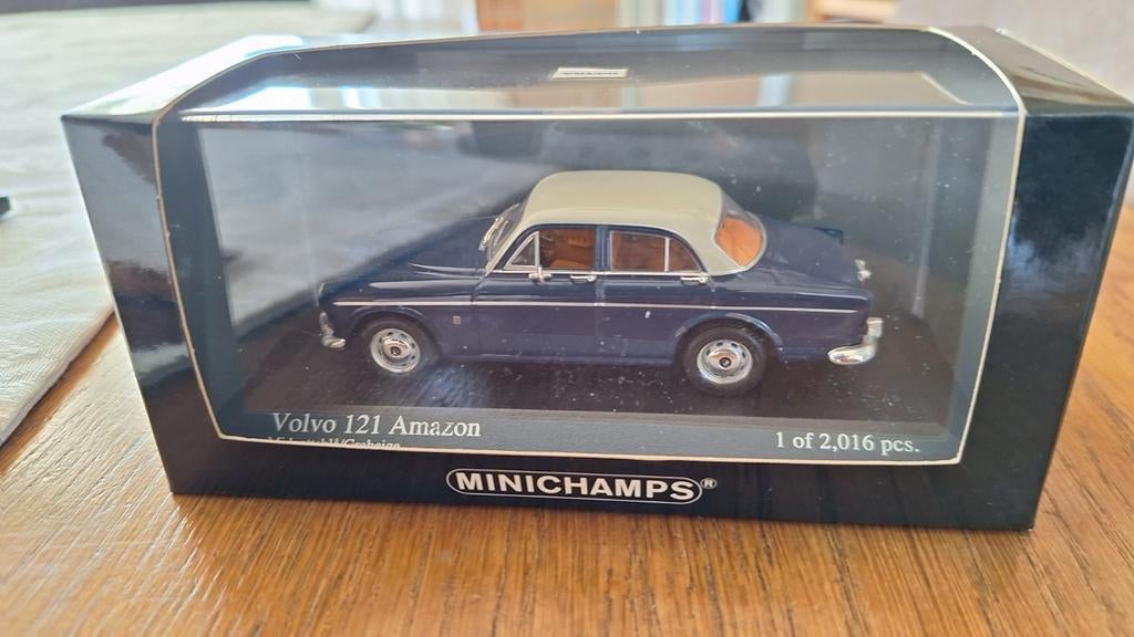 Volvo 121 Amazon two tone, Hobby en Vrije tijd, Modelauto's | 1:43, Ophalen of Verzenden, Zo goed als nieuw, Auto, MiniChamps