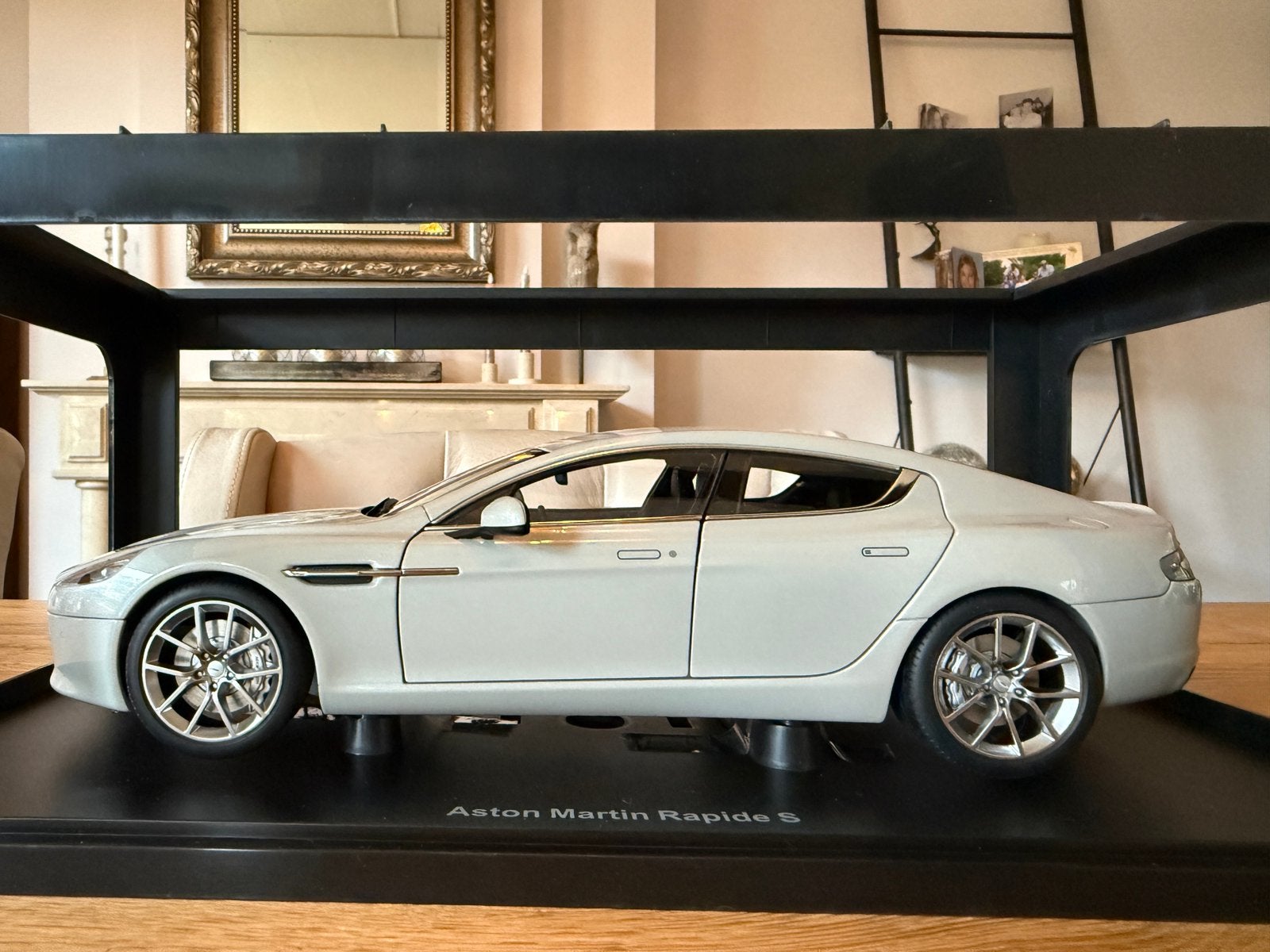 1:18 Aston Martin Rapide S Silver Fox 2015 Autoart 70258, Auto, Autoart, Ophalen of Verzenden, Zo goed als nieuw