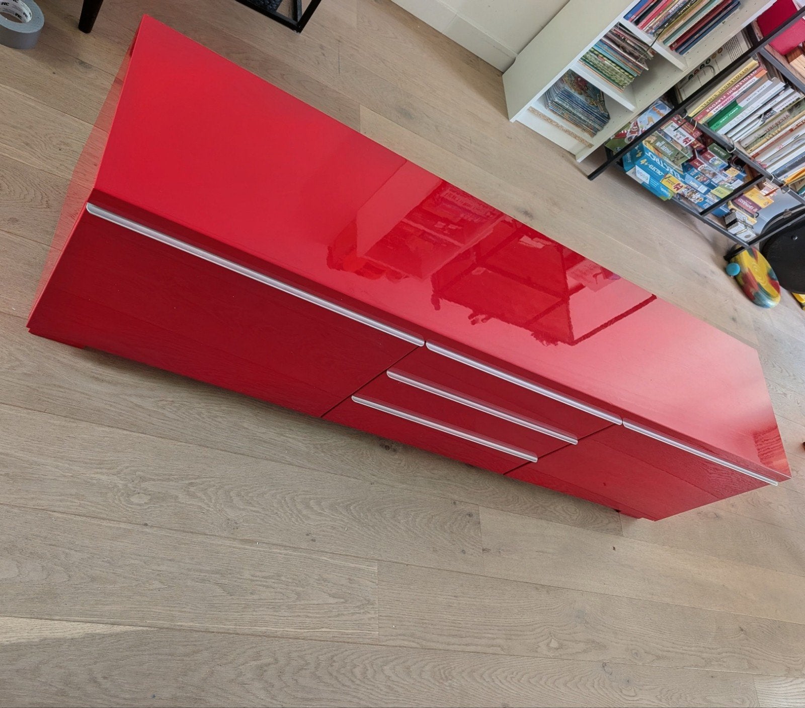 Mooi rood glanzend IKEA tv-meubel - Goede staat!, Ophalen, Overige materialen, 150 tot 200 cm, Zo goed als nieuw